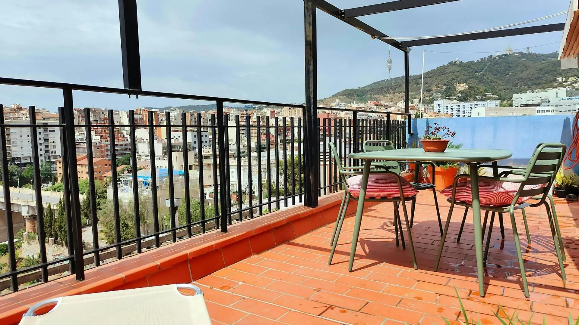 Apartment Amazing City Views & Terrace! Gracia - Parc Gueell Barcelona